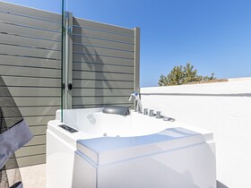 Metropolitan Pearl Boutique Hotel