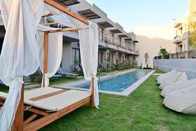Nek Suites