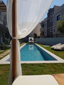 Nek Suites