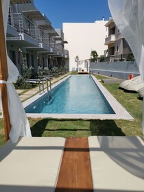 Nek Suites
