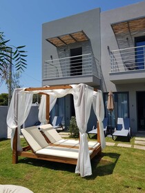 Nek Suites
