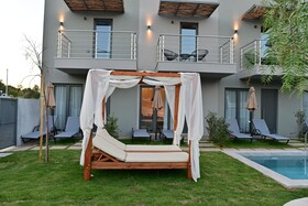 Nek Suites