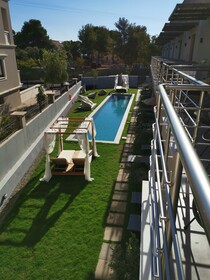 Nek Suites