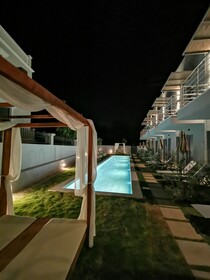 Nek Suites