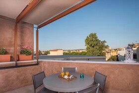 Neoria Houses