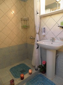 Nikolas Rooms