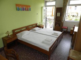 Nikolas Rooms