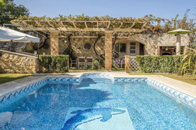 Niko's Art villa