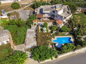 Niko's Art villa