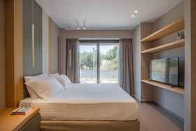Noemie Luxury Suites
