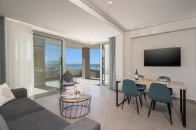 Ostrakon Suites