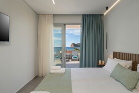 Ostrakon Suites