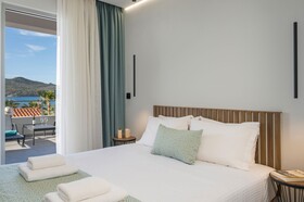 Ostrakon Suites