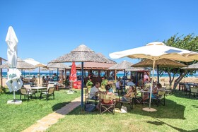 Pinelopi Beach Suites