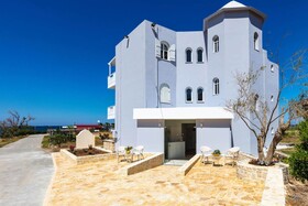 Pinelopi Beach Suites