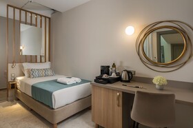 Plaza 1866 Superior City Rooms Chania