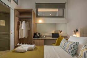 Plaza 1866 Superior City Rooms Chania