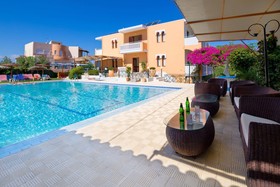 Raisakis Apartments