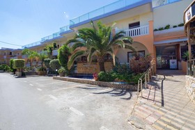 Raisakis Apartments