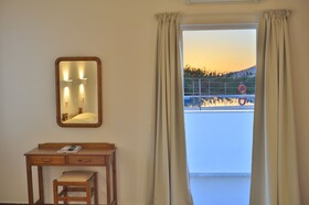 Reina Apartments