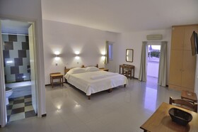 Reina Apartments