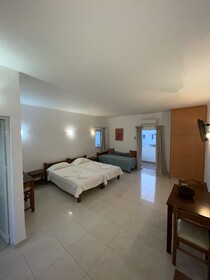 Reina Apartments