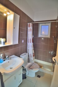 Reina Apartments