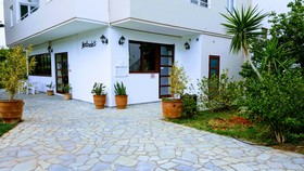 Mastorakis Hotel & Studios