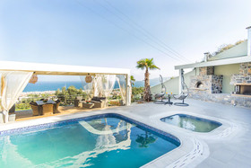 Villa Constandinos