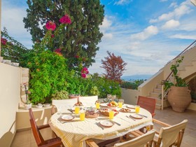 Villa Loukia