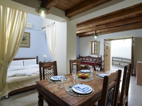 Traditional House Petronikolis