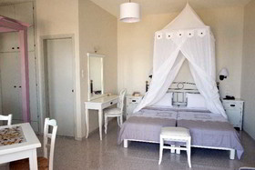 Adrakos Apartments