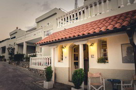 Adrakos Apartments