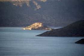 Adrakos Apartments