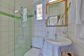 Adrakos Apartments