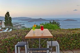 Adrakos Apartments