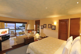 Elounda Beach Hotel & Villas