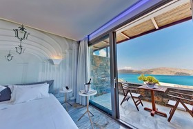 Royal Marmin Bay Boutique & Art Hotel