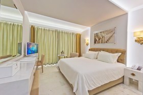 Royal Marmin Bay Boutique & Art Hotel