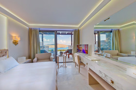 Royal Marmin Bay Boutique & Art Hotel