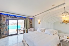 Royal Marmin Bay Boutique & Art Hotel