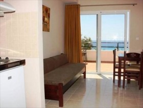 Nikos Apartments