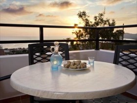 Nikos Apartments