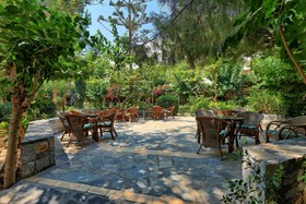 Apollonia Resort & Spa