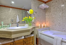 Apollonia Resort & Spa
