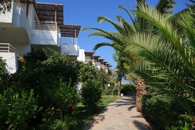 Apollonia Resort & Spa