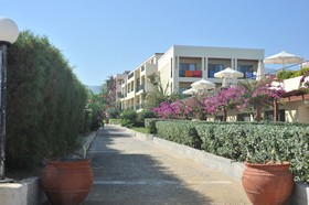 Hydramis Palace