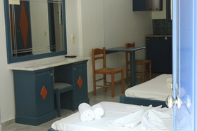 Leonidas Studios & Apartments