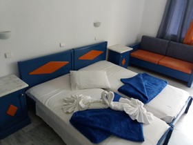 Leonidas Studios & Apartments