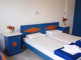 Leonidas Studios & Apartments